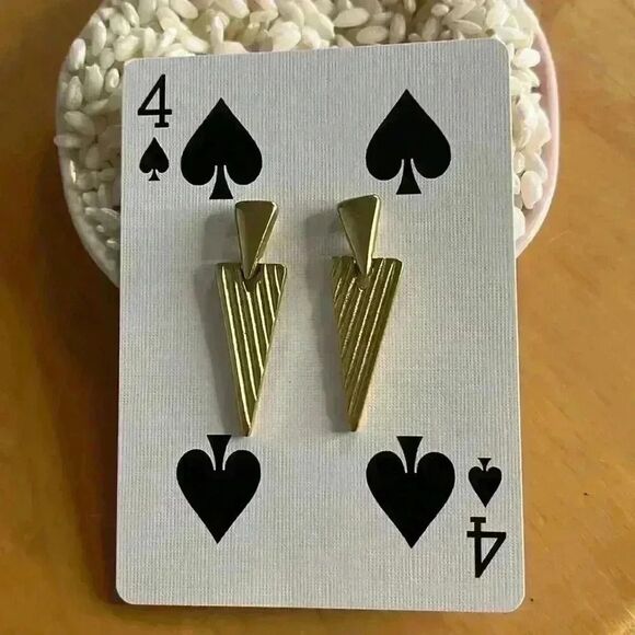 Vintage 1980’s Trifari triangle dagger earrings western feminine - Picture 1 of 5